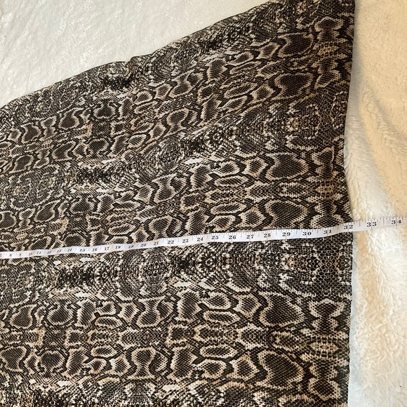 CALVIN KLIEN Women’s Snakeskin Design Wide Infinity Loop Scarf NEW WITH TAGS - Picture 8 of 9